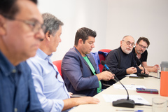 Reunião de Comissão - Pauta: Trabalho Infantil nas ruas de Porto Alegre. No microfone o vereador Pedro Ruas
