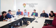Reunião de Comissão - Pauta: Trabalho Infantil nas ruas de Porto Alegre. No microfone o vereador Cassiá Carpes
