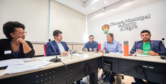 Reunião de Comissão - Pauta: Trabalho Infantil nas ruas de Porto Alegre. No microfone o vereador Cassiá Carpes