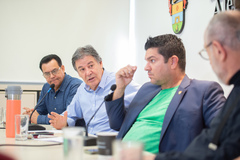 Reunião de Comissão - Pauta: Trabalho Infantil nas ruas de Porto Alegre. No microfone o vereador Cassiá Carpes