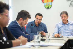 Reunião de Comissão - Pauta: Trabalho Infantil nas ruas de Porto Alegre. No microfone o vereador Alvoni Medina