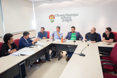Reunião de Comissão - Pauta: Trabalho Infantil nas ruas de Porto Alegre. No microfone o presidente da FASC, Tiago Simon