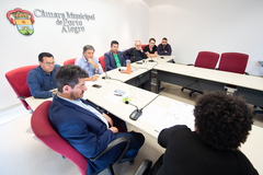 Reunião de Comissão - Pauta: Trabalho Infantil nas ruas de Porto Alegre. No microfone a assistente social da FASC, Márcia de Souza