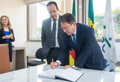 Sossmeier assina transmissão do cargo