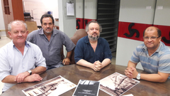 Os visitantes foram recebidos pelo pesquisador Jorge Barcellos (d)