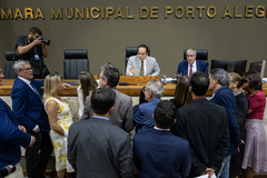 Movimentação de plenário. Presidente Moisés Maluco do Bem e lideranças
