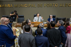 Movimentação de plenário. Presidente Moisés Maluco do Bem e lideranças