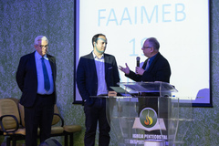 Presidente em exercício Moisés Maluco do Bem é homenageado pela FAAIMEB (Federação de Apoio às Associações, Igrejas e Ministros Evangélicos do Brasil), com o pastor Pastor Amâncio Ferreira, na Igreja Pentecostal Despertai Cristo Vem