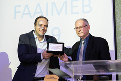 Presidente em exercício Moisés Maluco do Bem é homenageado pela FAAIMEB (Federação de Apoio às Associações, Igrejas e Ministros Evangélicos do Brasil), com o pastor Pastor Amâncio Ferreira, na Igreja Pentecostal Despertai Cristo Vem