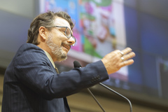 Movimentação de plenário, na tribuna vereador Professor Alex Fraga