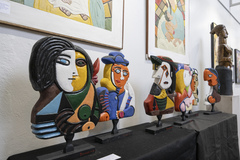 Exposição "São Todas Mulheres". Artistas: Elisabete Kreitchmann, Fernando Silva Ferreira e Christina Madruga - pintura e escultura.