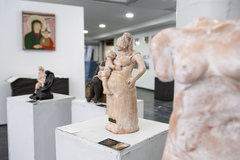 Exposição "São Todas Mulheres". Artistas: Elisabete Kreitchmann, Fernando Silva Ferreira e Christina Madruga - pintura e escultura.