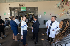 Vereadores da COSMAM fazem visita ao Pronto Atendimento Cruzeiro do Sul (PACS) para averiguar serviços de odontologia do local, em pauta proposta pela vereadora Karen Santos. Presentes o vereador José Freitas (presidente) e a vereadora Lourdes Sprenger.