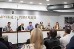 Vereadores e autoridades participam da abertura da Frente Parlamentar 
