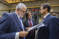 Movimentação de Plenário. Na imagem veradores Engenheiro Comassetto, Aldacir Oliboni e Jonas Reis.