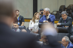 Movimentação de Plenário. Na imagem a vereadora Mari Pimentel e os vereadores Mauro Pinheiro e Cassiá Carpes.