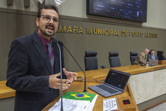 Movimentação de Plenário. na tribuna vereador Jonas Reis