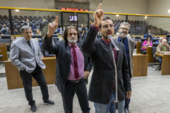 Movimentação de Plenário. Na imagem vereadores Cassiá Carpes, Jonas Reis, Roberto Robaina e Aldacir Oliboni.