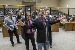 Movimentação de Plenário. Na imagem vereadores Cassiá Carpes, Jonas Reis, Roberto Robaina e Aldacir Oliboni.