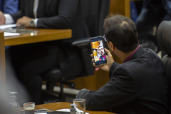 Movimentação de Plenário. Em destaque na imagem vereador Jonas Reis.