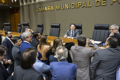 Movimentação de Plenário. Presidente Hamilton Sossmeier e lideranças