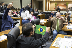Movimentação de Plenário. Vereadores Jonas Reis, Tiago Albrecht e Engenheiro Comassetto