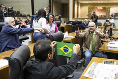 Movimentação de Plenário. Vereadores Jonas Reis, Tiago Albrecht e Engenheiro Comassetto