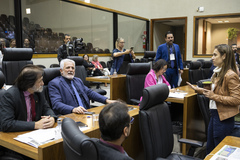 Movimentação de Plenário. Vereadores Engenheiro Comassetto, Aldacir Oliboni e Mari Pimentel