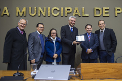 Vereadores recebem homenagem em alusão aos 250 anos da Câmara Municipal de Porto Alegre.