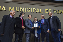 Vereadores recebem homenagem em alusão aos 250 anos da Câmara Municipal de Porto Alegre.