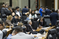 Movimentação em Plenário nesta segunda-feira