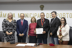 Diploma e medalha foram conferidas pela Câmara Municipal ao homenageado