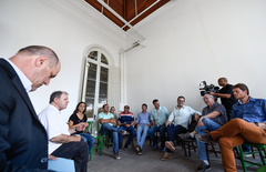Dr. Goulart escuta as demandas dos permissionários do Mercado Público.