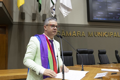 Vereador Dani Morethson na tribuna.
