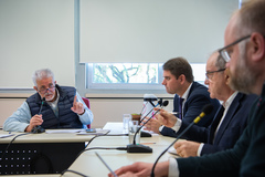 Comissão de Constituição e Justiça em reunião para apreciação de pareceres, aprovação de redações finais e distribuição de processos para relatar