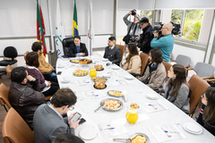 Iniciativa "Café com o Presidente" visa a estreitar os laços com veículos de comunicação