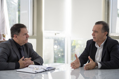 Presidente Hamilton Sossmeier (PTB) recebe o secretário municipal de Educação, José Paulo da Rosa