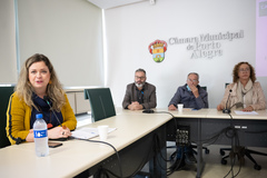 Reunião de Comissão - O financiamento da educação em Porto Alegre. No microfone a presidente do Conselho Municipal de Educação de Porto Alegre – CME/POA, Sra. Aline de Oliveira Kerber.