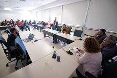 Reunião de Comissão - O financiamento da educação em Porto Alegre. No microfone a presidente do Conselho Municipal de Educação de Porto Alegre – CME/POA, Sra. Aline de Oliveira Kerber.