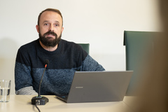 Reunião de Comissão - O financiamento da educação em Porto Alegre. No microfone o Presidente do CACS – Fundeb/POA, Sr. Sr. Kleiton da Silva Müller.