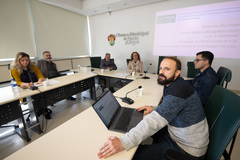 Aline (esq.) e Muller apresentaram números sobre o financiamento da educação municipal 