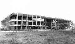 Estrutura da atual sede da Câmara Municipal em construção.