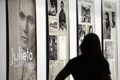 Fotografia da exposição sobre centenário Julieta Battistioli (2017), primeira mulher a exercer a vereança em Porto Alegre.