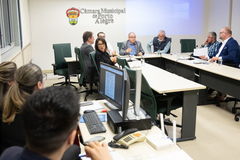 Reunião da Comissão de Constituição e Justiça. Pauta: apreciação de pareceres; aprovação de redações finais; distribuição de projetos para relatar.