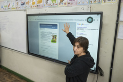 Comissão Parlamentar de Inquérito, com presidência do vereador Idenir Cecchim, destinada a investigar supostas irregularidades na aquisição de materiais didáticos pela SMED - Visita à Escola Municipal de Educação Básica Doutor Liberato Salzano Vieira da Cunha. Na foto, lousa interativa