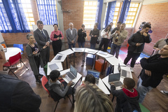 Comissão conheceu a sala de inovação da EMEF Porto Novo