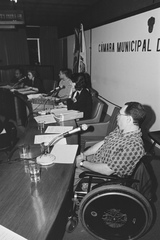 Reunião de comissão (CEDECONDH) sobre a garantia de direitos para portadores de necessidades especiais, em 1997.