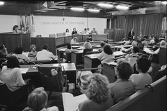 Reunião de comissão (CEDECONDH) sobre a garantia de direitos para portadores de necessidades especiais, em 1997.