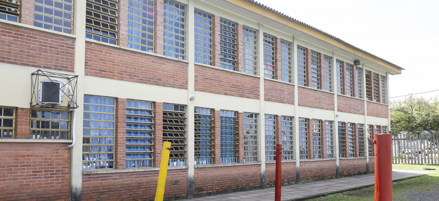 A necessidade de criação dos 400 cargos efetivos de professor decorre do significativo número de professores em afastamentos legais