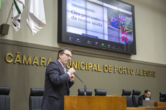 Movimentação de plenário, na tribuna vereador Professor Alex Fraga